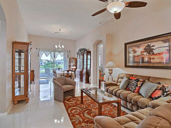 5th image of 338 SW Lake Forest Way