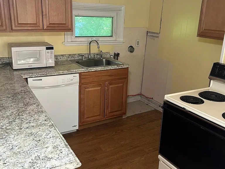 1455 Farmington Ave #2 — Photo 8