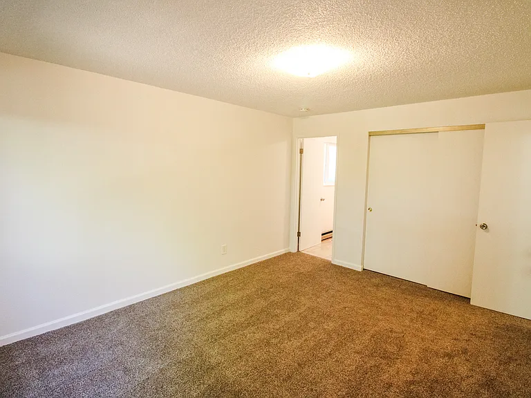 12315-12317 NE Fremont St — Photo 32