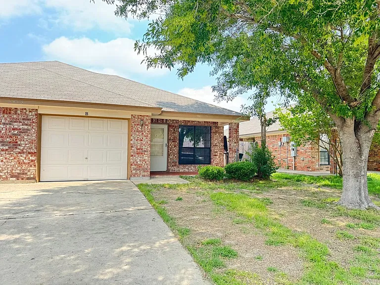 1413 Nicholas Cir #B — Photo 1