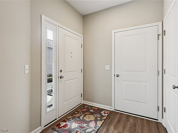 4th image of 215 Silver Spring Cir