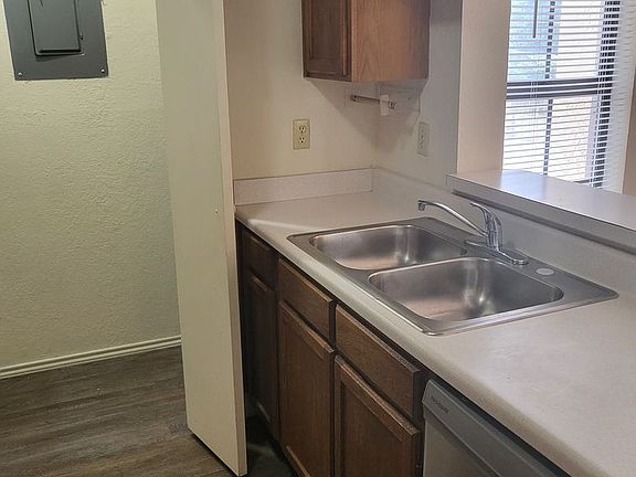 4th image of 1741 Crest Grove Dr