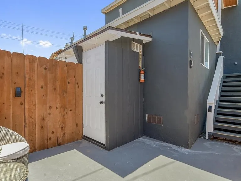 2074 Newton Ave #B — Photo 5