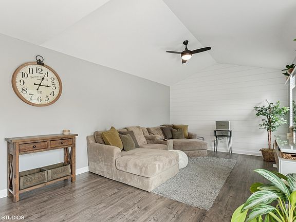 4th image of 2725 Olympic Ct