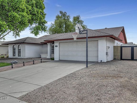3rd image of 909 W Lodge Dr