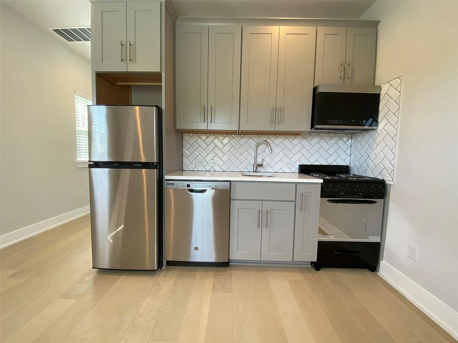 1 bed, 1.0 bath, 350 sqft, $1,500 — Photo 4