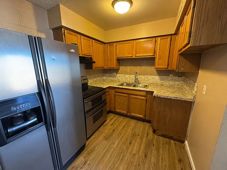 615 S Royal Crest Cir #11 — Photo 3