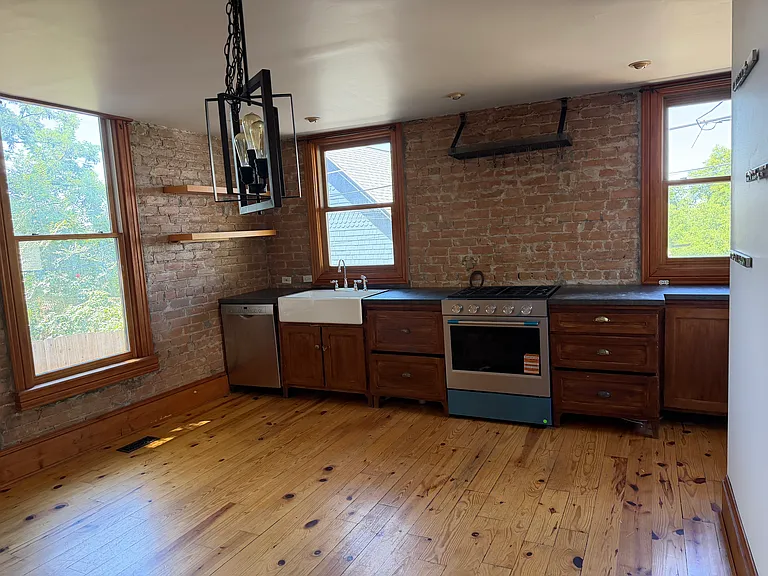 309 N Almond St — Photo 4