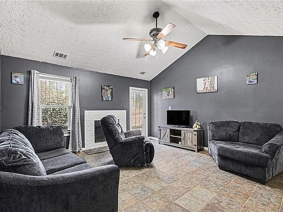 4th image of 185 Jimmy Reynolds Dr