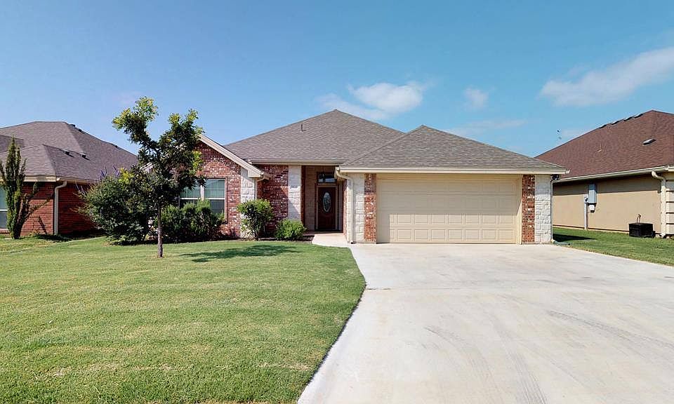 1st image of 3933 Caroline Ln