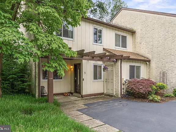 2nd image of 5 Queen Ann Ct
