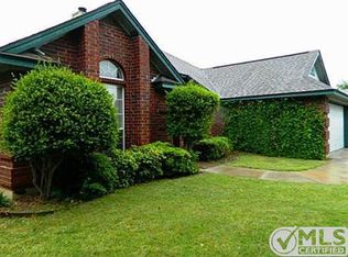 513 Bluebonnet Dr, Burleson, TX 76028