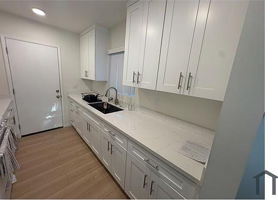 2nd image of 3961 Hillcrest Dr APT 4