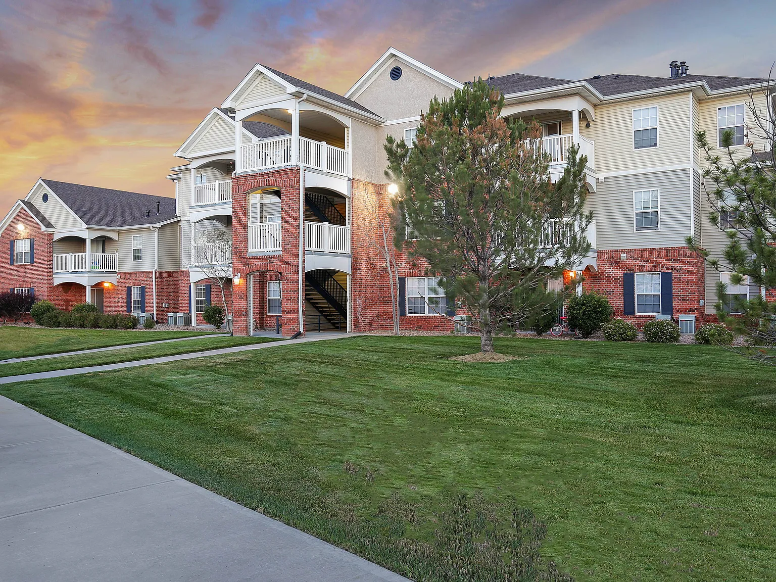 Sterling Park Apartments — Photo 3