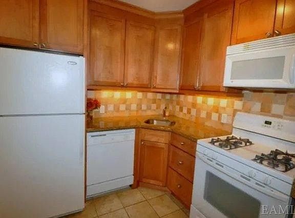 2nd image of 10 Cottage Pl APT 2G