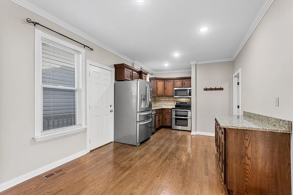 Building Photo - 2048 W 21st St #2