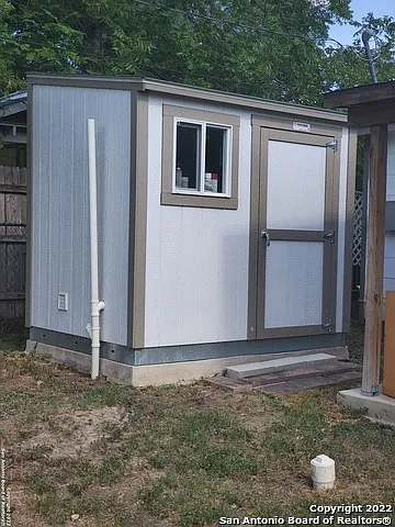 2 bed, 1.0 bath, 736 sqft, $1,250 — Photo 3