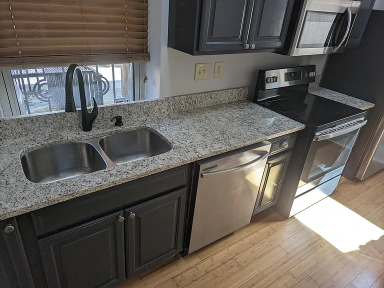 1606 Main St #1 — Photo 3