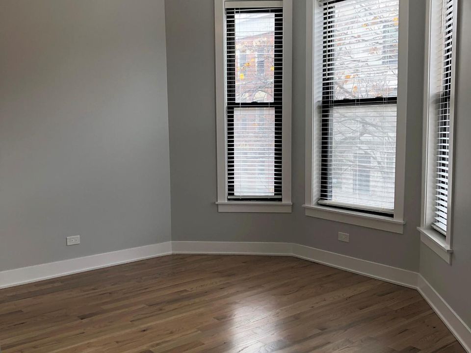 1st image of 400 W Dickens Ave #2