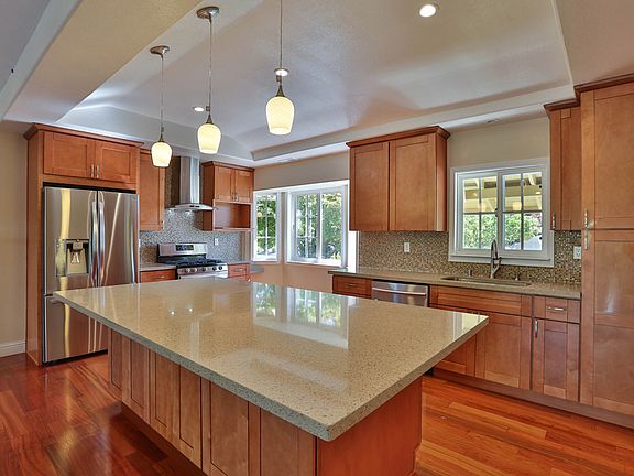 2nd image of 2933 Varden Ave