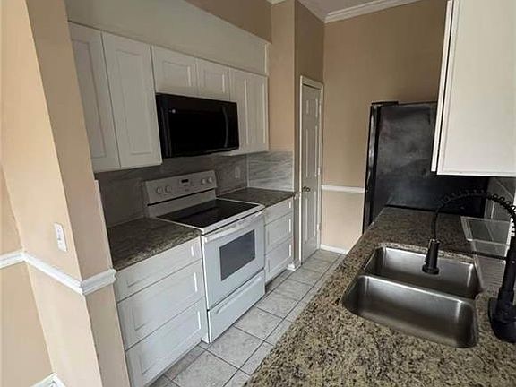 5th image of 937 Carla Pl
