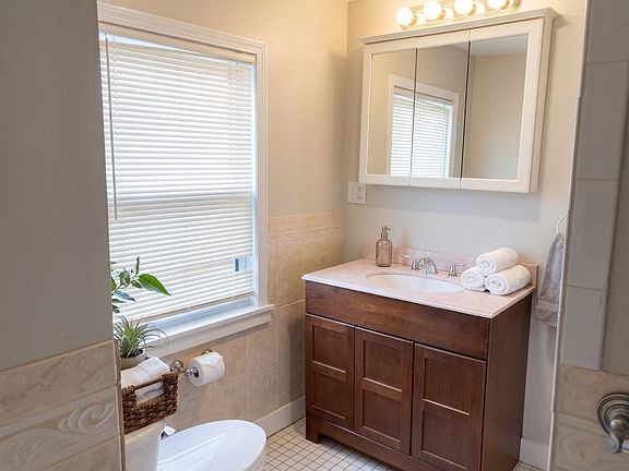 5th image of 184 Boston Ave #1