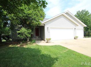 913 Woodland Knolls Rd, Metamora, IL 61548