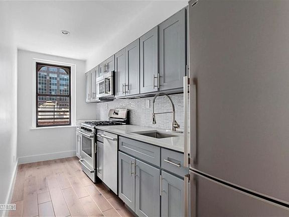 3rd image of 361 E 50th St APT 4B