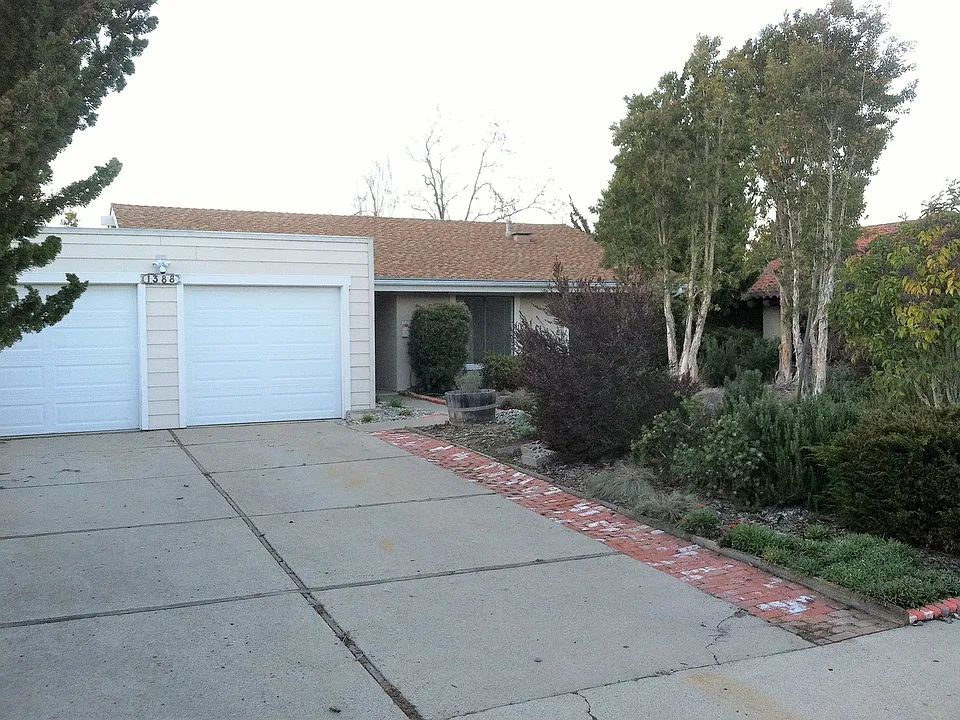 1388 Cavalier Ln