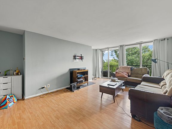4th image of 5820 Oakwood Dr Unit 5F