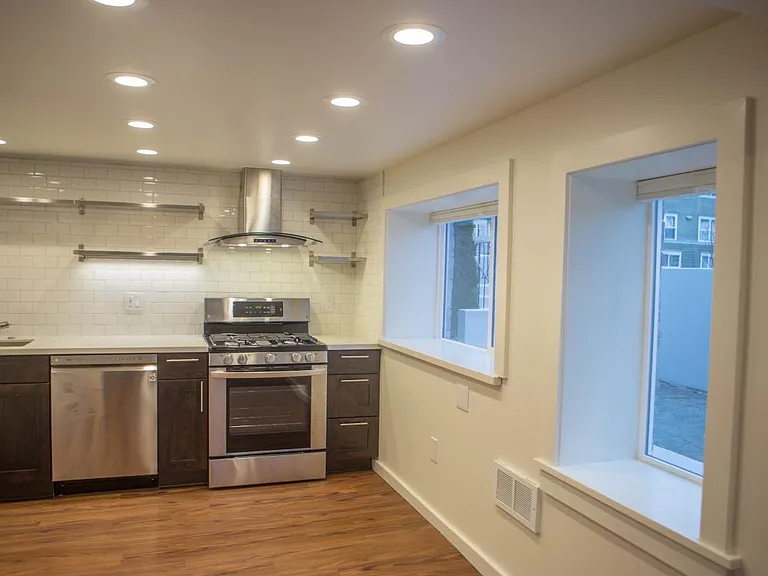 2719 E Pike St #3 — Photo 3