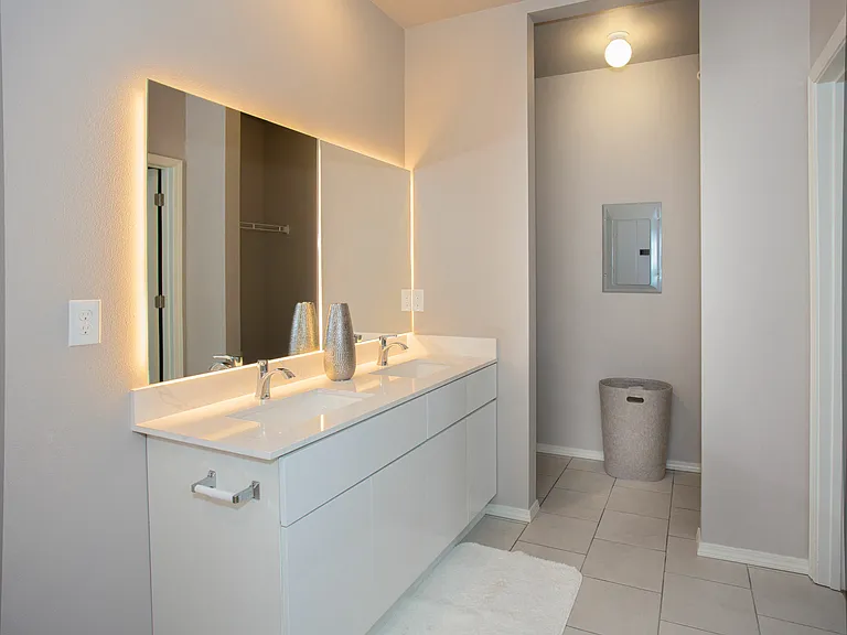 Crown at Seven Oaks Apartment Homes — Photo 28