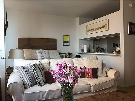 Rented by R New York | media 13