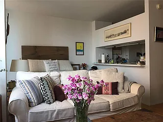 Rented by R New York