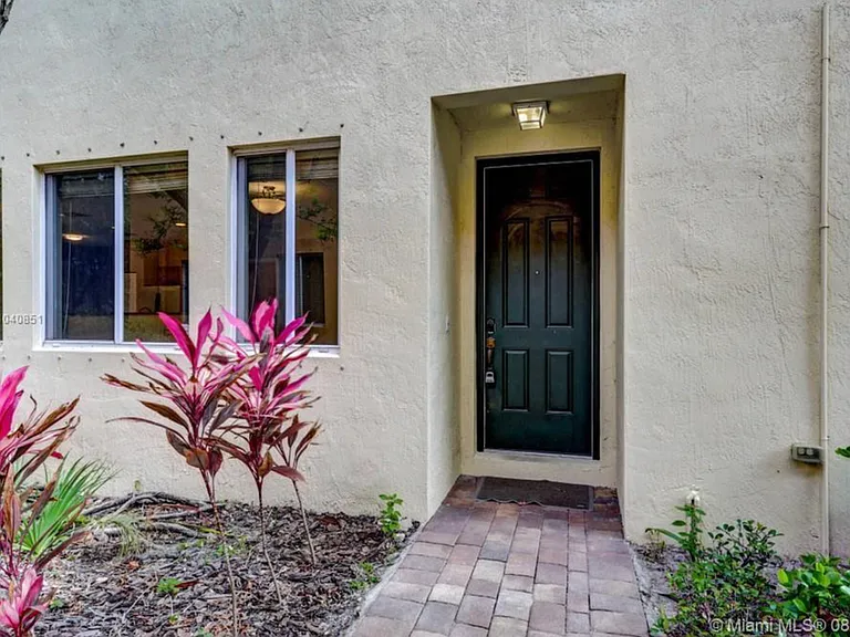 3211 Scarletta Dr — Photo 3