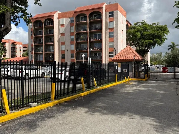 5199 NW 7th St APT 111, Miami, FL 33126