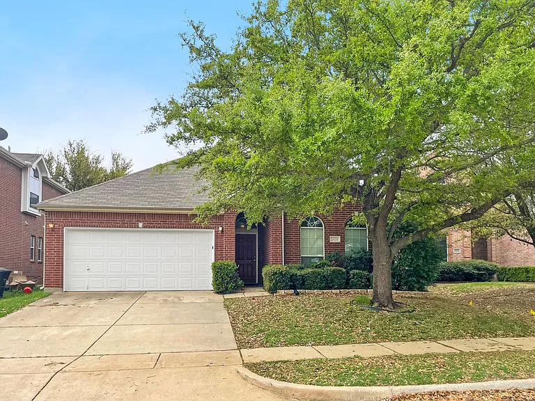 2820 Thorncreek Ln — Photo 1