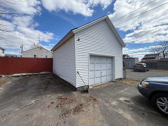 4th image of 145 Moxon St