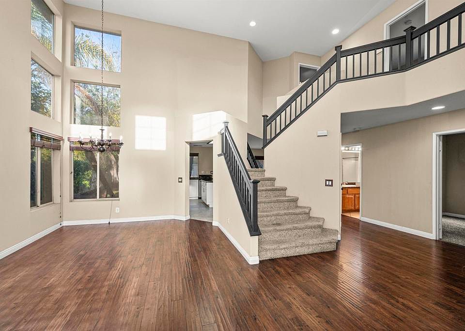 1st image of 909 Norella St