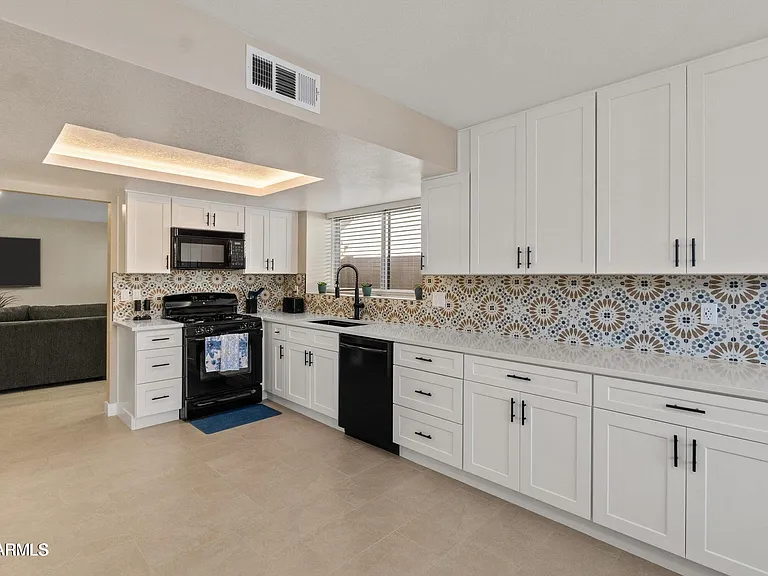 2735 N Diego Cir — Photo 8