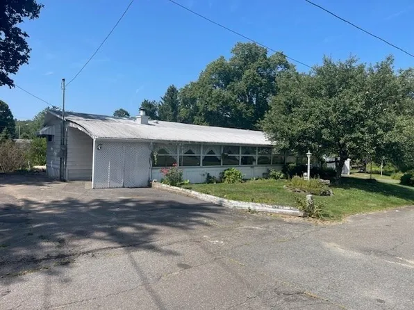 18 Riverview Cir, Brimfield, MA 01010