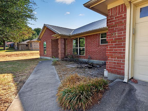 2nd image of 304 Edgehill Rd