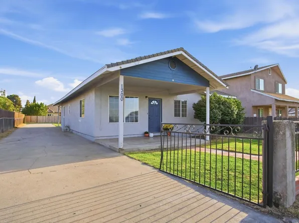1300 E St, Livingston, CA 95334