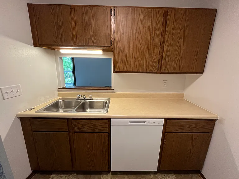 709 Fieldstone Ct #7 — Photo 4