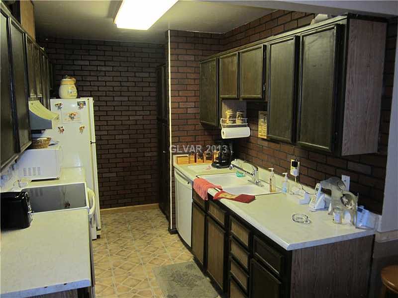 2nd image of 3588 Villa Knolls East Dr