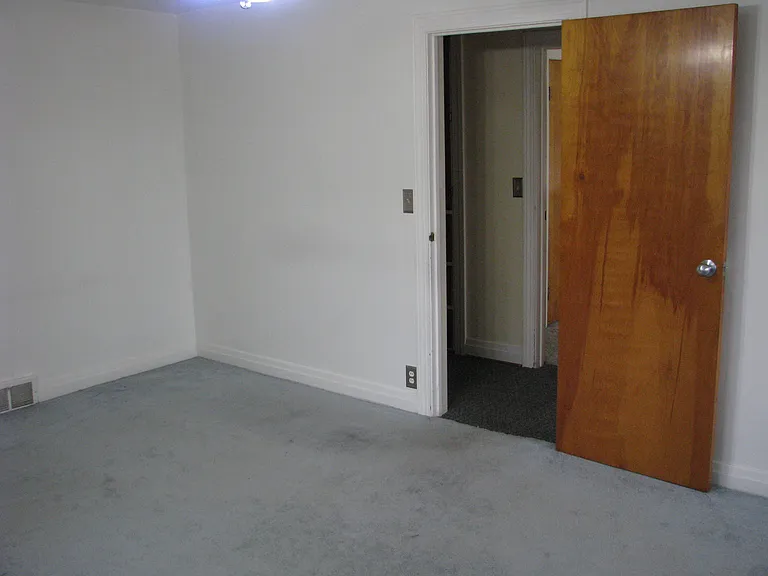 5330 Seneca St — Photo 26