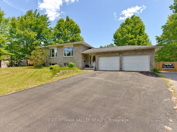 314 Carla St, Petawawa, ON K8H 3N2