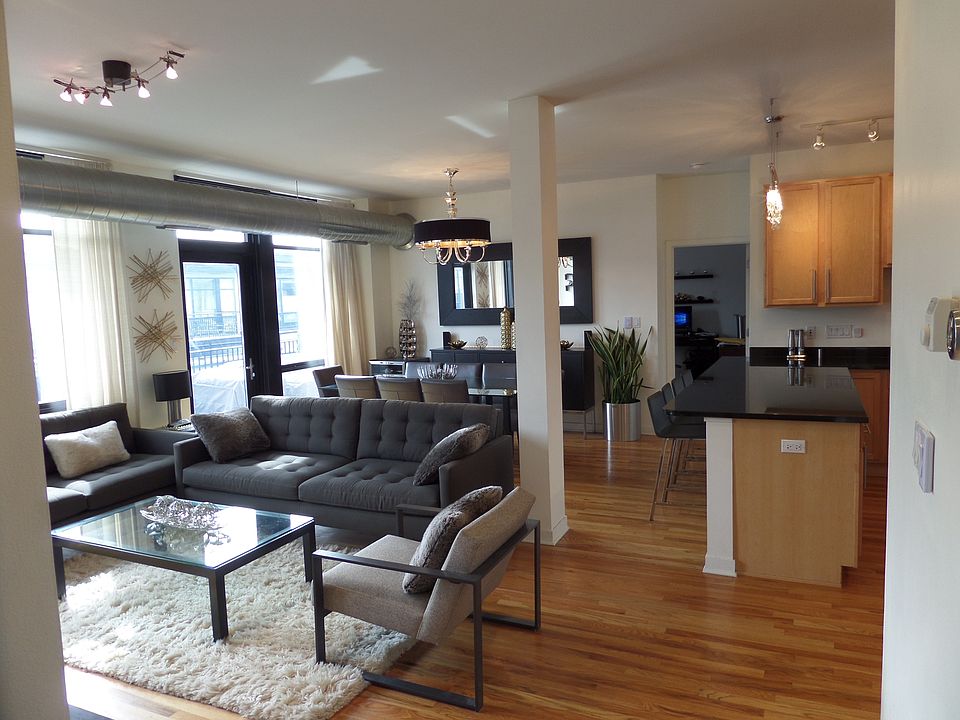 1st image of 1033 W 14th Pl Unit 410