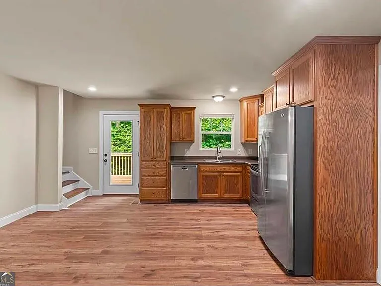154 Brooks Dr — Photo 10