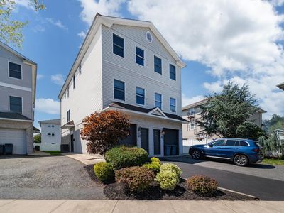1139 Farm Rd, Secaucus, NJ, 07094